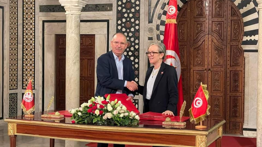 بعد مفاوضات عسيرة بين الحكومة والاتحاد.. إمضاء اتفاق زيادة أجور الوظيفة العمومية والقطاع العام